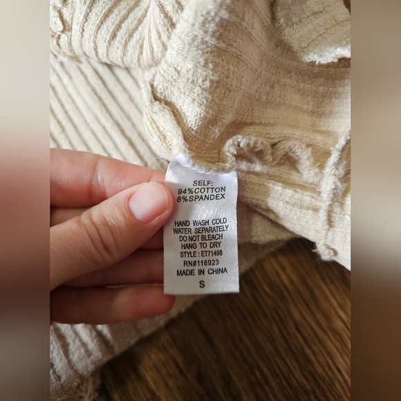 Easel Oversized Ribbed Ruffle Top – Size Small (NWT) - Picture 6 of 6